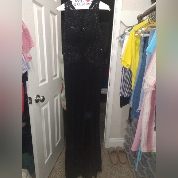 Long Black Prom dress with long open side split on The side NO FLAWS & WORN ONCE - Picture 1 of 4